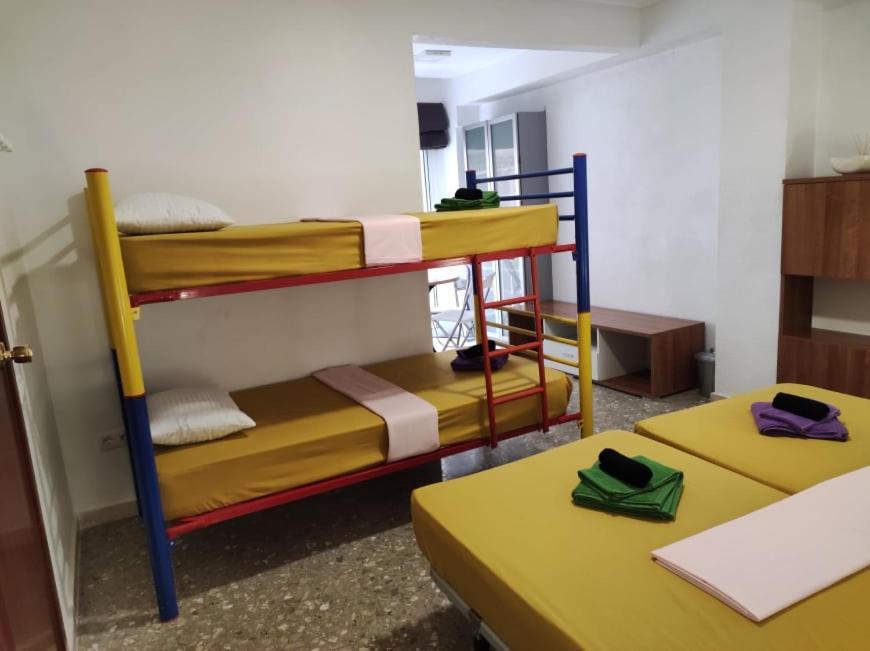 35-4- Комната В Квартире С Раздельными Кроватями И Холодильником Для От 1 До 5 Человек В Центре Аликанте Alicante Eksteriør bilde